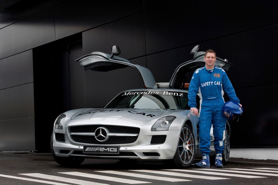  Mercedes-Benz SLS AMG F1 Safety Car 2010 года  (фото 11 из 46)